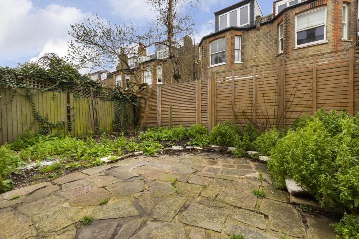 Stunning Garden Apartment Howitt Road, Belsize Park